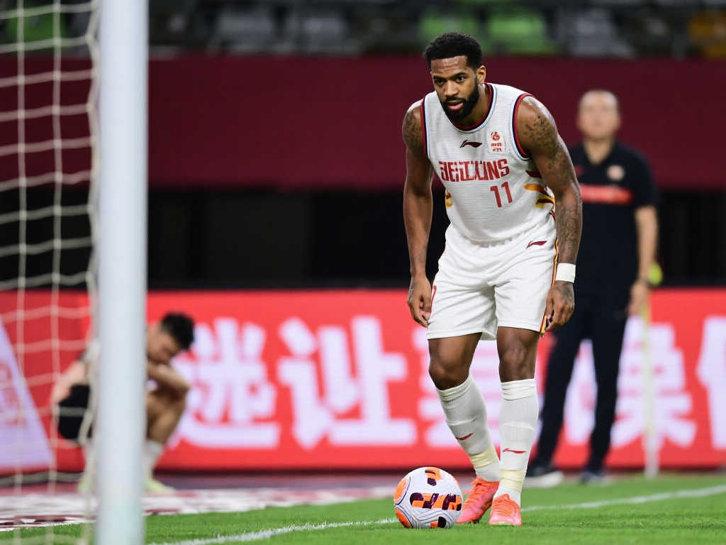 却饱含着不 却饱含着不